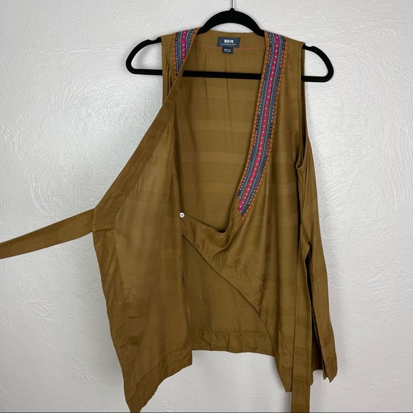 NWOT Maeve by Anthropologie Liviana Embroidered Wrap Blouse Medium - Picture 3 of 13